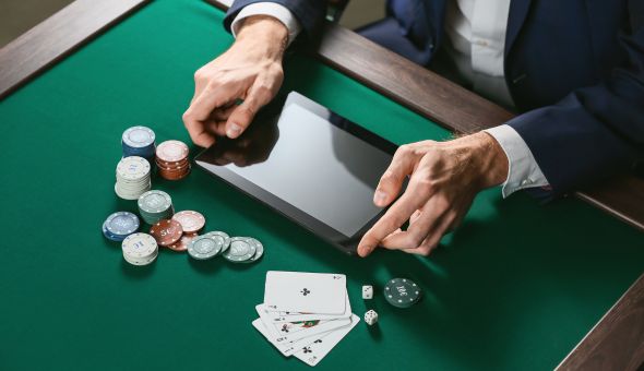 Demystifying Hold’em: A Beginner’s Guide to Understanding the Rules